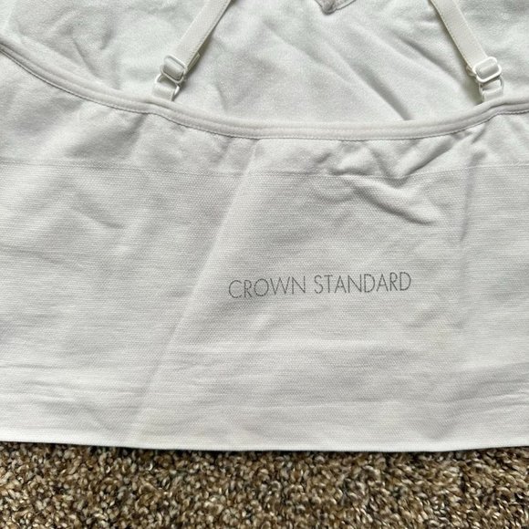 Crown Standard V-Neck White Crop Top - Picture 5 of 6